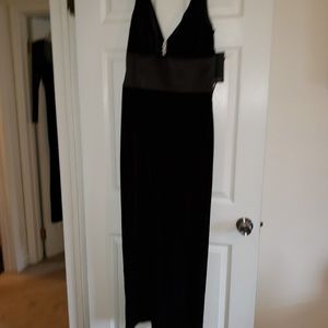 JS Boutique Black Sleeveless Gown
